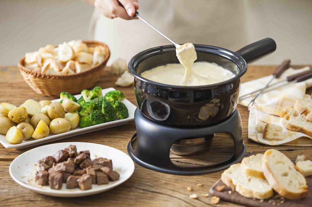 Dia-dos-Namorados-vinhos-para-harmonizar-com-o-fondue-06 Fondue de queijo