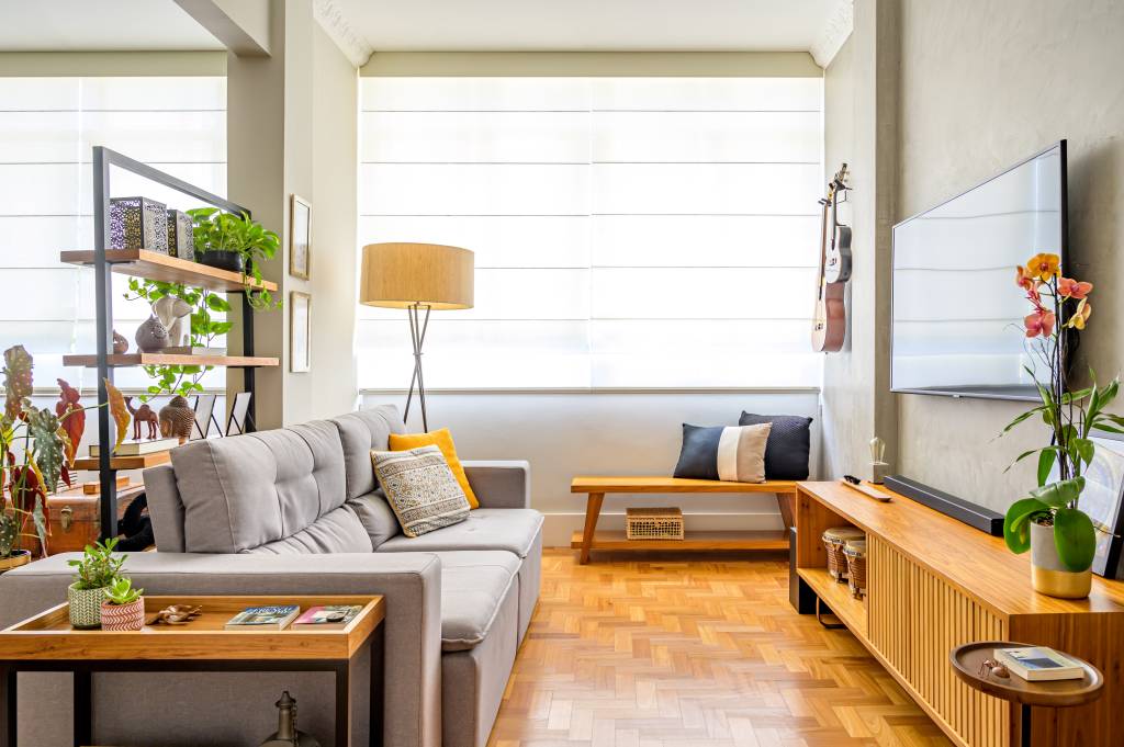 decoracao-afetiva-integracao-ambientes-ape-paulascholte-fotos-Sambacine-sala-estar-jantar-integrada-mesa-sofa-piso-taco-tv decoracao-afetiva-integracao-ambientes-ape-paulascholte-fotos-Sambacine-sala-estar-jantar-integrada-mesa-sofa-piso-taco-tv