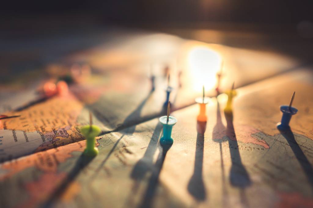 Acessorios-que-cada-signo-deve-ter-em-casa-para-se-amar-um-pouco-mais-05 Mapa com pins