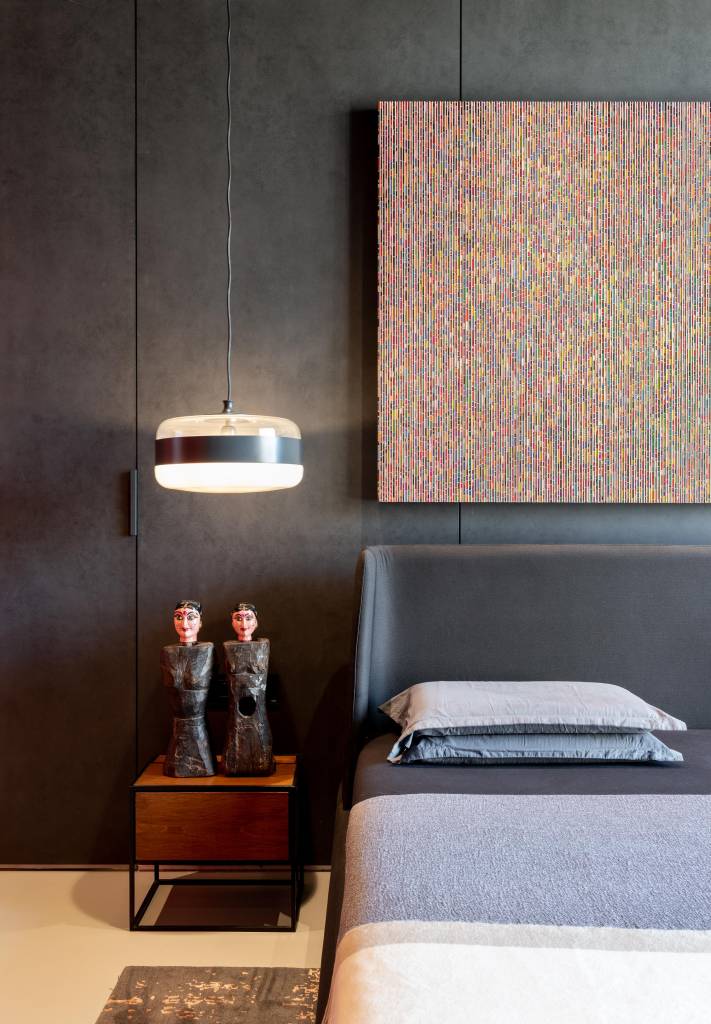 Quarto com paleta escura