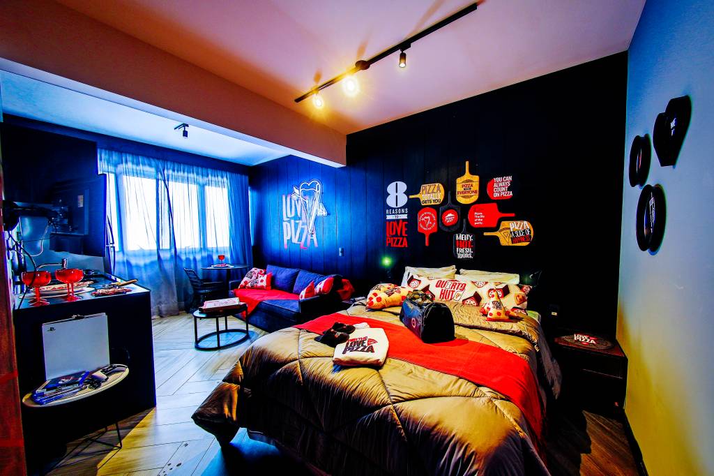 🍕 Passamos uma noite no quarto temático da Pizza Hut da Housi!