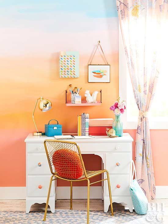 parede-ombre-colorido-home-office-cadeira Home office pequeno com parede ombré colorida