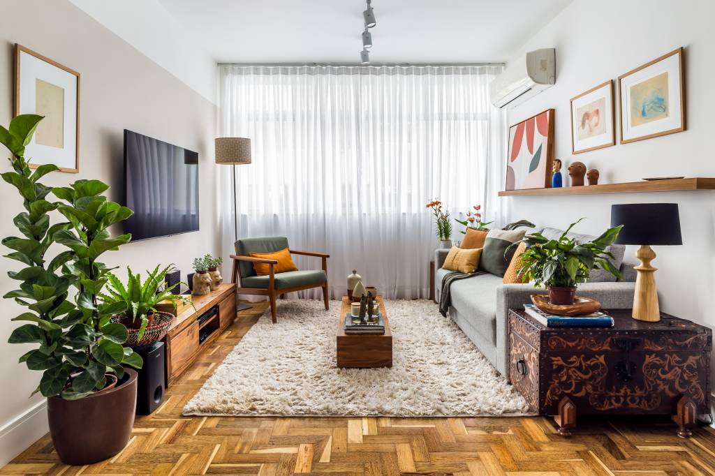 Apartamento no Leblon assinado pelas arquitetas Juliana Gonçalves e Fernanda Matoso, do escritório Co+Lab Juntos Arquitetura _ foto 1 Atemporal afetivo: apê de 85 m² para mãe e filho morarem juntos