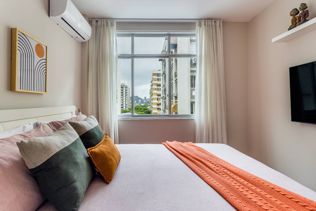 Apartamento no Leblon assinado pelas arquitetas Juliana Gonçalves e Fernanda Matoso, do escritório Co+Lab Juntos Arquitetura _ foto 11 Atemporal afetivo: apê de 85 m² para mãe e filho morarem juntos