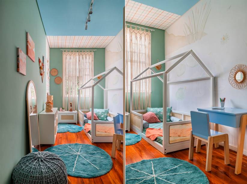 Sapo na Lagoa, por Muskinha. A cofundadora da Muskinha Amanda Chatah, em parceria com a designer Julyana Molina, criou um quarto inspirado no método Montessori. O espaço de 6m² foi decorado com móveis que priorizam a autonomia e o desenvolvimento das crianças, como Cama Lírio Montessori laqueada com detalhes em palha sextavada. Para que os pequenos tenham mais autonomia ao deitar-se e levantar, o móvel é fabricado com altura mais baixa que as camas convencionais. A Lousa Casinha incentiva a escrita desde cedo, e o Livreiro Lavanda estimula a leitura e promove mais organização. A Carteirinha laqueada de azul incentiva a criatividade durante os estudos. Com teto azul, tons suaves e mix de estampas, o quarto Sapo na Lagoa é uma homenagem aos rios e lagos brasileiros. O papel de parede que leva o nome do ambiente complemente essa proposta. Sapo na Lagoa, por Muskinha. A cofundadora da Muskinha Amanda Chatah, em parceria com a designer Julyana Molina, criou um quarto inspirado no método Montessori. O espaço de 6m² foi decorado com móveis que priorizam a autonomia e o desenvolvimento das crianças, como Cama Lírio Montessori laqueada com detalhes em palha sextavada. Para que os pequenos tenham mais autonomia ao deitar-se e levantar, o móvel é fabricado com altura mais baixa que as camas convencionais. A Lousa Casinha incentiva a escrita desde cedo, e o Livreiro Lavanda estimula a leitura e promove mais organização. A Carteirinha laqueada de azul incentiva a criatividade durante os estudos. Com teto azul, tons suaves e mix de estampas, o quarto Sapo na Lagoa é uma homenagem aos rios e lagos brasileiros. O papel de parede que leva o nome do ambiente complemente essa proposta.