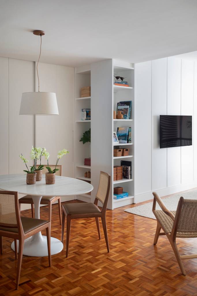 ape-de-85-m2-para-jovem-casal-tem-decor-jovem-despojada-e-cozy (8) Apê de 85 m² para jovem casal tem décor jovem, despojada e cozy. Projeto de Brise Arquitetura.
