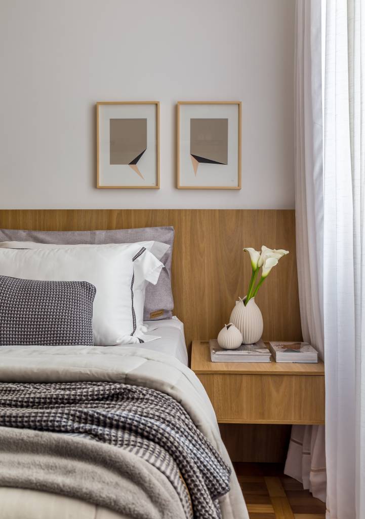 integracao-toques-cinza-verde-ape-170m-rafael-ramos-arquitetura-fotos-Luiza Schreier-quarto-cama-mesinha-lateral Quarto com cama de casal e mesinha lateral