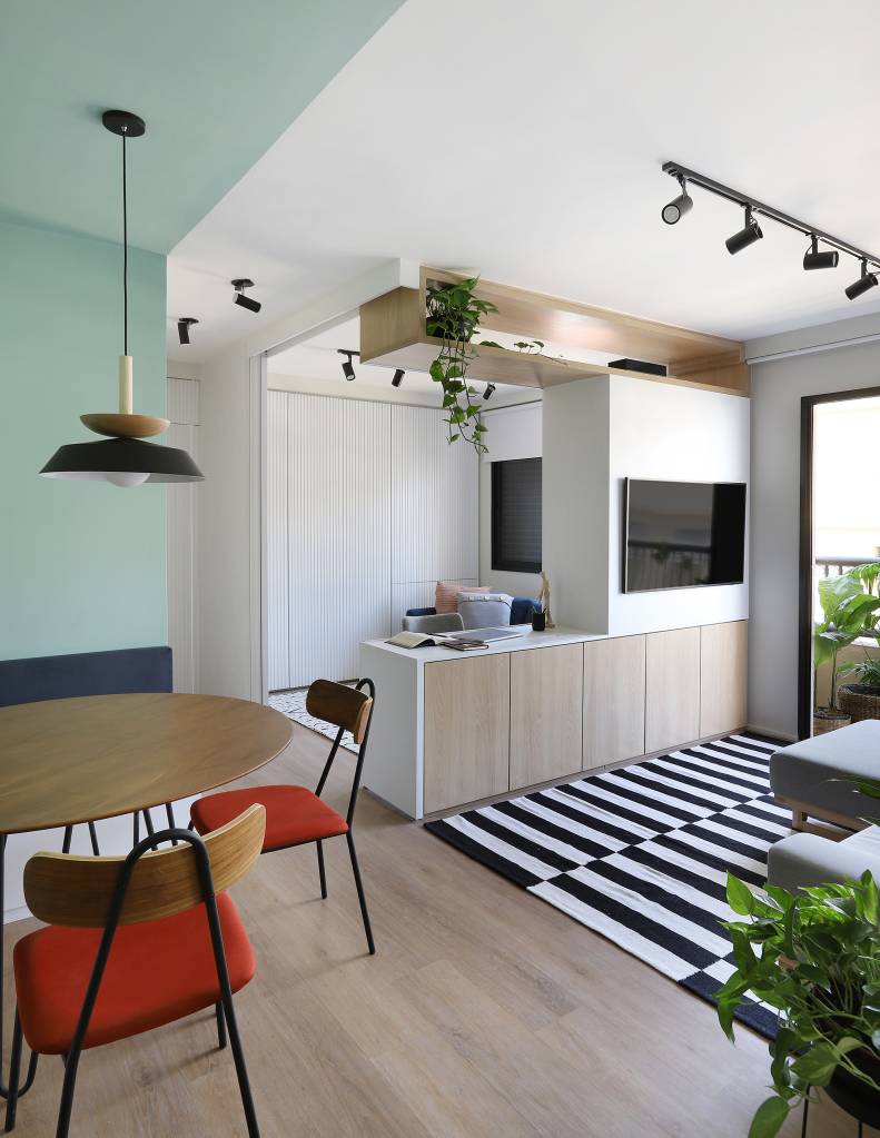 reforma-integracao-armazenamento-cores-ape-63m-studio-92arquitetura-fotos-mariana-orsi-sala-integrada reforma-integracao-armazenamento-cores-ape-63m-studio-92arquitetura-fotos-mariana-orsi-sala-integrada