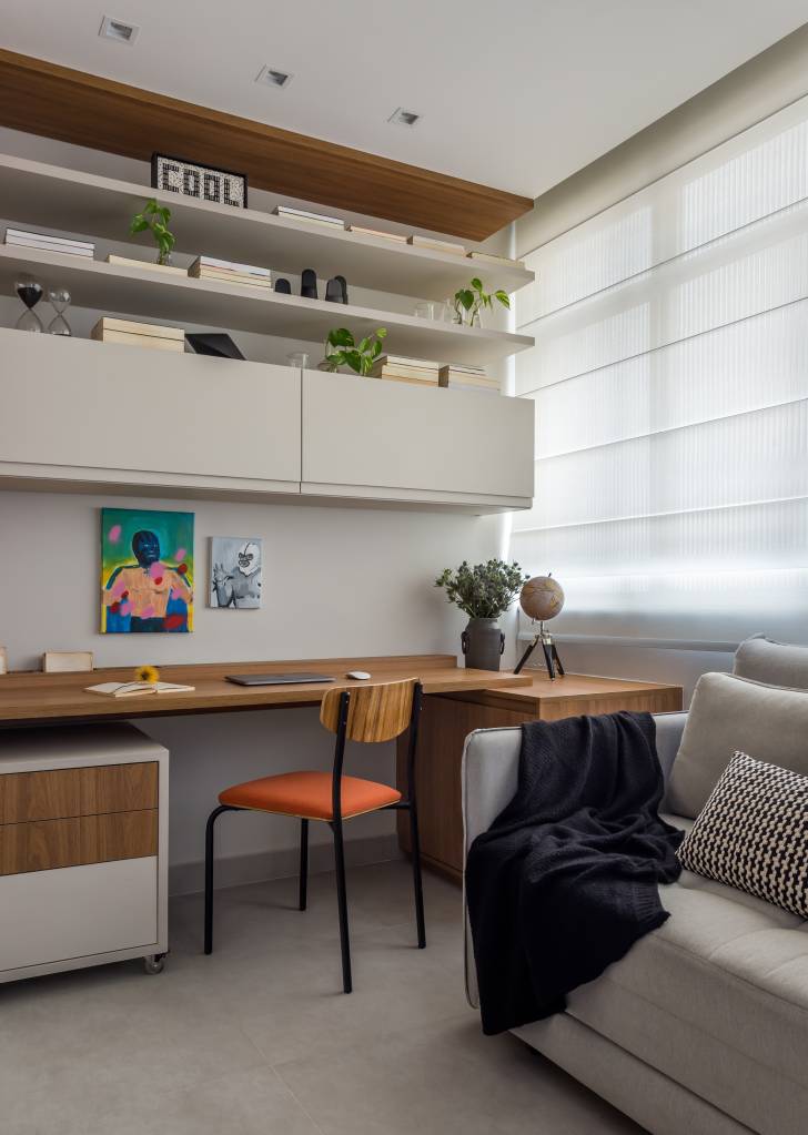 clean-contemporaneo-toques-industriais-ape-65m-rafael-ramos-fotos-Luiza Schreier-11-home-office Home office com bancada e marcenaria branca