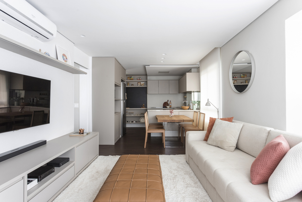 liv-apartamento-ibirapuera-003 Dois estúdios unidos criam este apartamento de 64 m² em São Paulo
