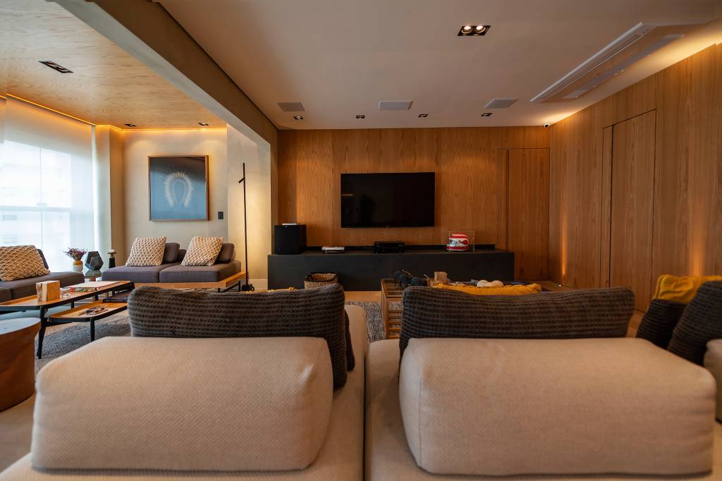 sala-de-tv-dicas-iluminacao-para-copa-fan-interior-design-foto-emerson-rodrigues Sala de tv com sofás e poltronas
