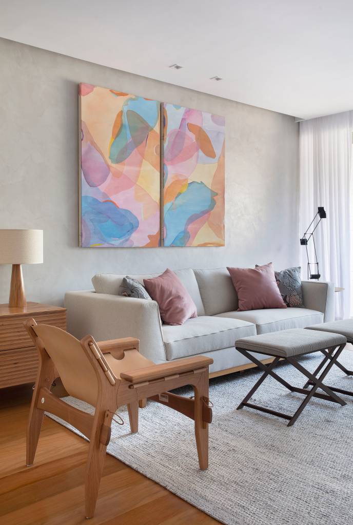 ape-100m-escritorio-aberto-para-sala-brise-arquitetura-fotos-juliano-colodeti-01-sala-estar-sofa-quadro-poltrona Sala de estar; sofá; poltrona; quadro; tapete; banqueta