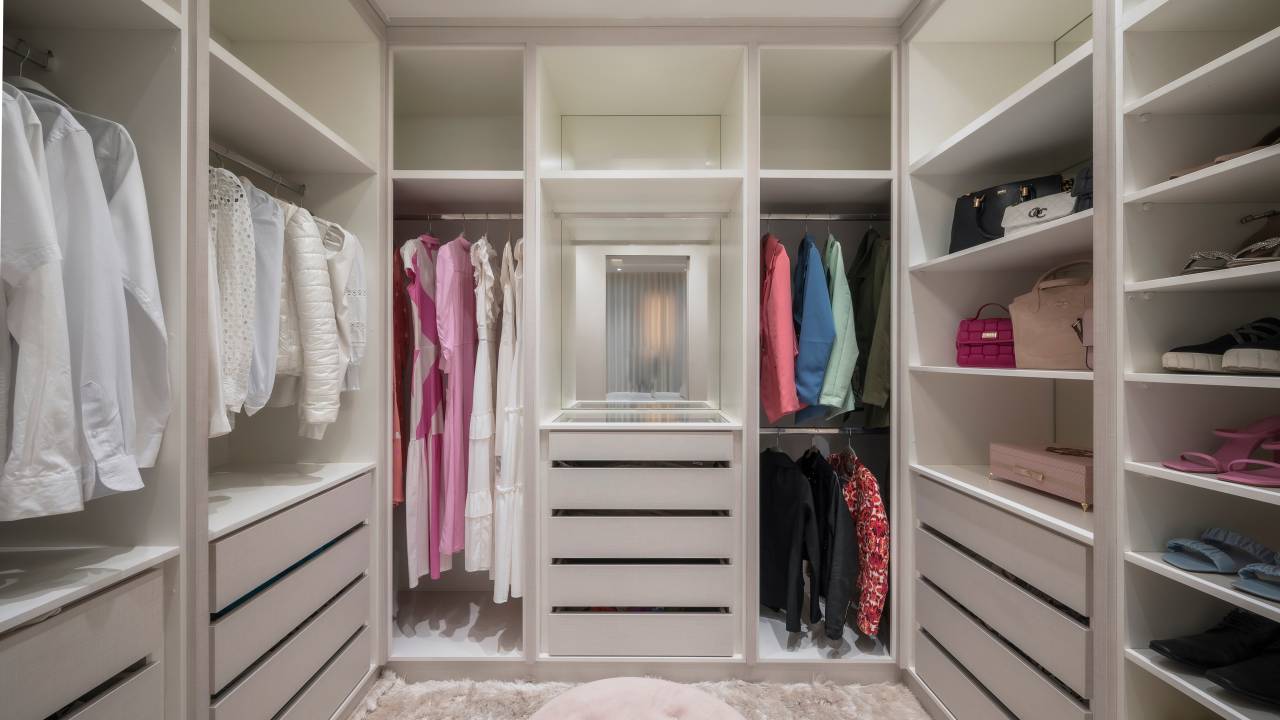 Closet; armário; tapete