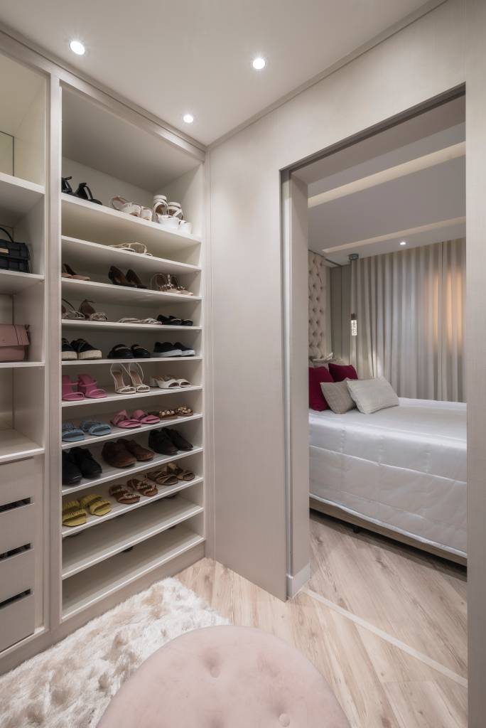 glamour-closet-walk-in-superficies-brilhantes-ape-100m-pb-arquitetura-fotos-henrique-ribeiro-15-closet Closet
