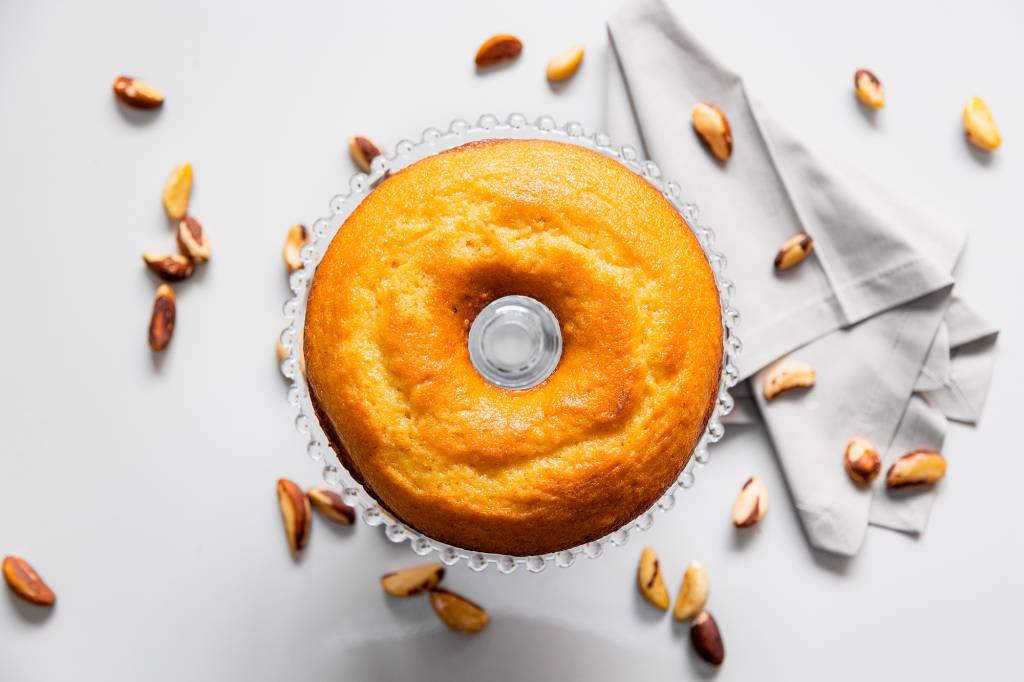 Bolo de laranja com castanha-do-Pará