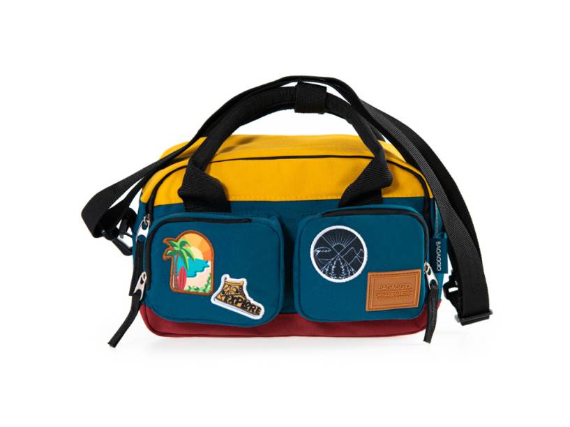 Necessaire Com Alça Oficial BBB 23 Azul, da Bagaggio (R$ 199,90).