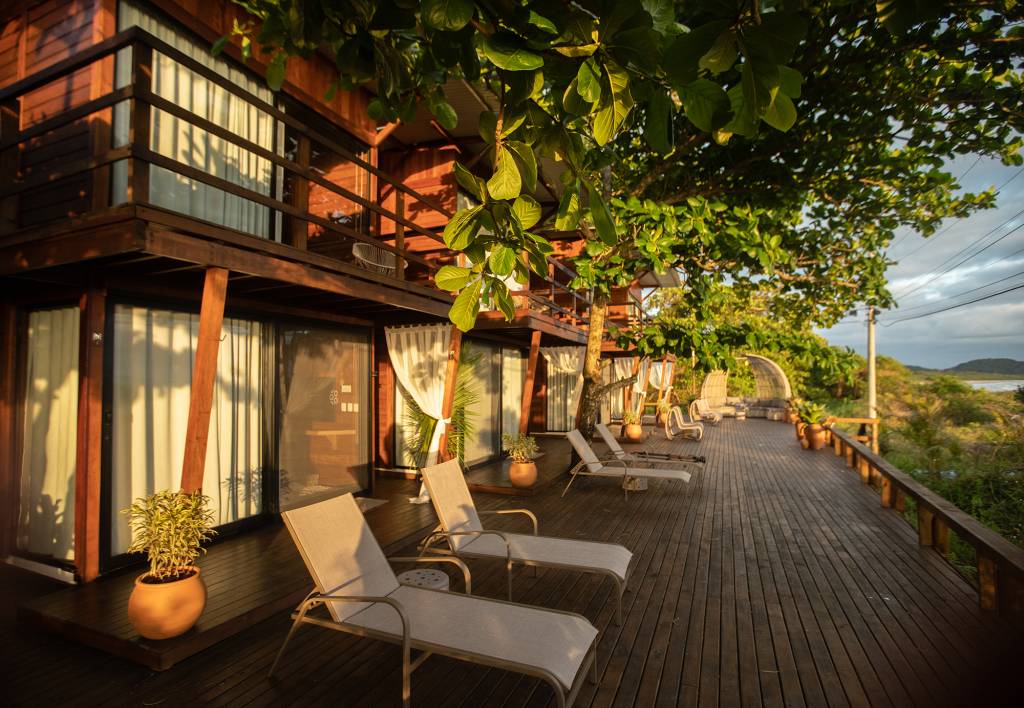 Nesta pousada na Ilha do Mel, todos os quartos têm vista para o mar