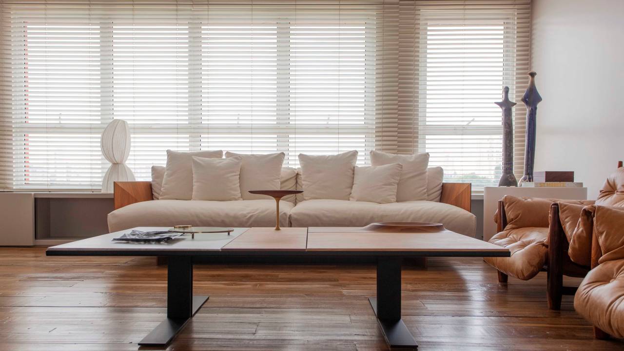 Apartamento 450 m2 estilo minimalista décor tons suaves Estúdio Glik de Interiores sala estar sofa poltrona mesa cortina