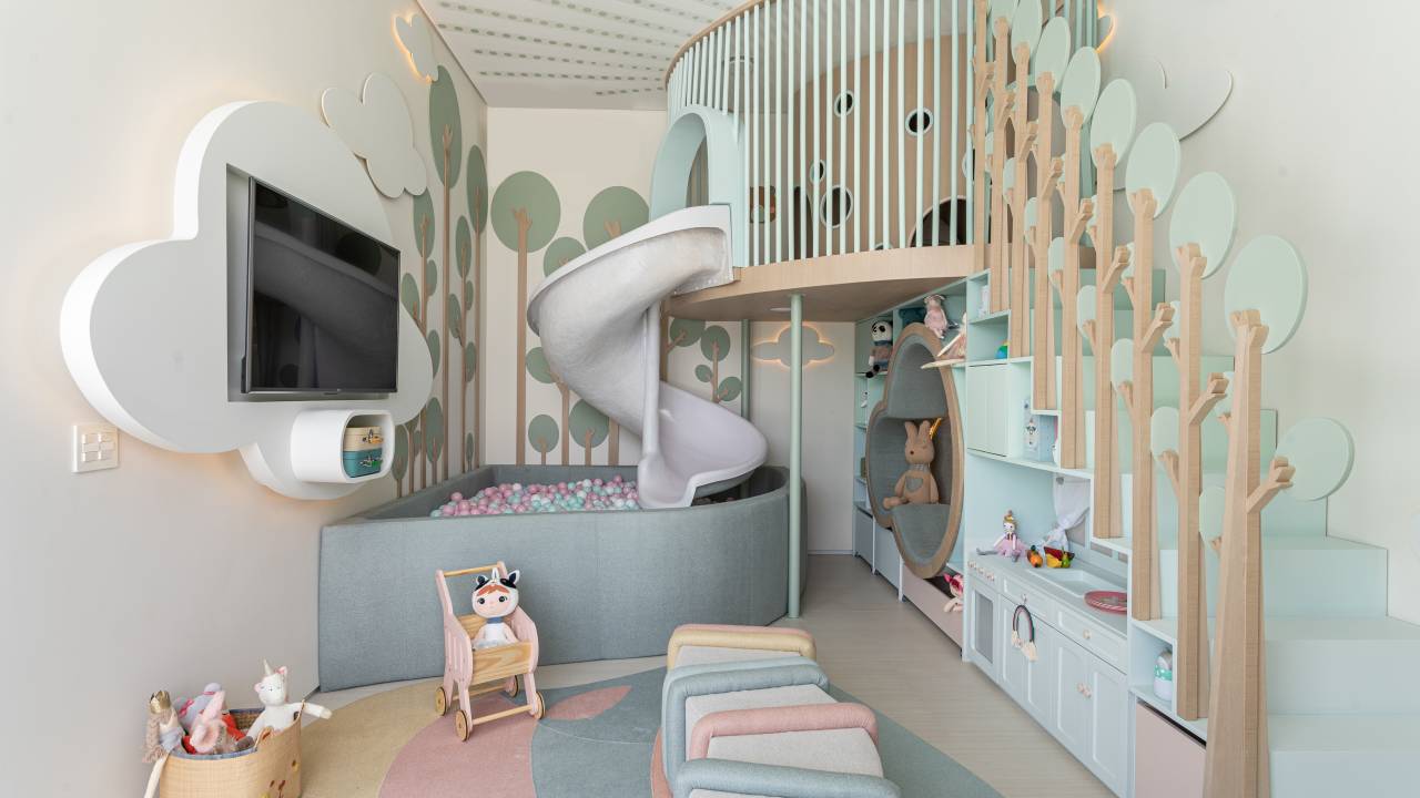 Brinquedoteca gêmeos cor macarons Lovisaro Arquitetura decoracao marcenaria candy colors piscina de bolinhas tapete pufe escada