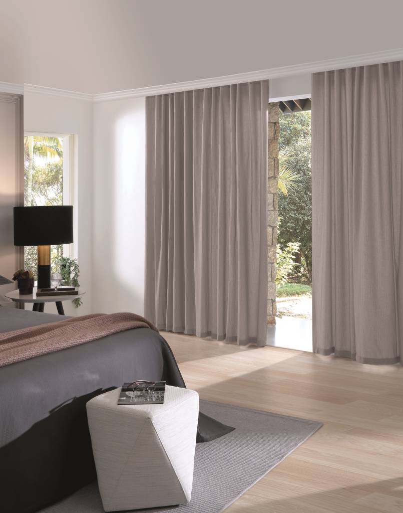 cortina-para-quarto-como-escolher-o-modelo-tamanho-cor-bella-janela-01 Quarto com cortina comprida tipo blackout