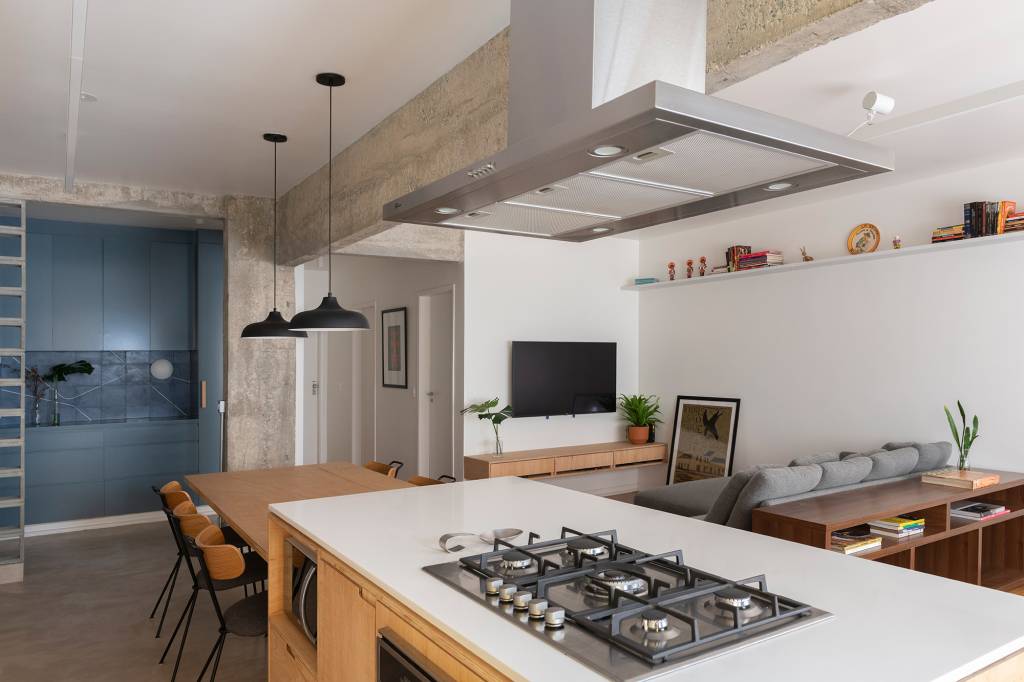 mix-carioca-paulista-lavanderia-vira-varanda–ape-120-m2-cota760-credito-cris-farhat-cozinha(18) mix carioca paulista lavanderia vira varanda apê 120 m2 COTA760 Arquitetura decoração cozinha ladrilho hidraulico madeira armario bancada mesa cadeira sala jantar americana tv sofa