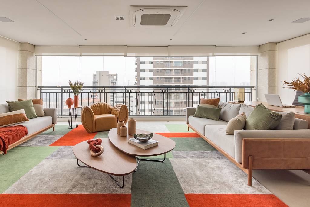 Apartamento 300 m2 pórticos setorizar social vista Ibirapuera Angelina Bunselmeyer decoração varanda home office mesa cadeira cortina sofa tapete