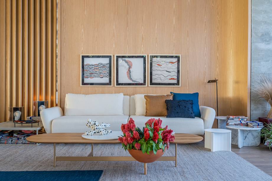 Ricardo Mello e Rodrigo Passos (Novo Ambiente) - “Criamos uma atmosfera que gira entre o contemporâneo, o retrô-futurista e o natural. Estamos em uma fase de transição de estilos, com móveis mais ousados”, afirma Ricardo Mello, sócio de Rodrigo Passos. Ricardo Mello e Rodrigo Passos (Novo Ambiente) - “Criamos uma atmosfera que gira entre o contemporâneo, o retrô-futurista e o natural. Estamos em uma fase de transição de estilos, com móveis mais ousados”, afirma Ricardo Mello, sócio de Rodrigo Passos.