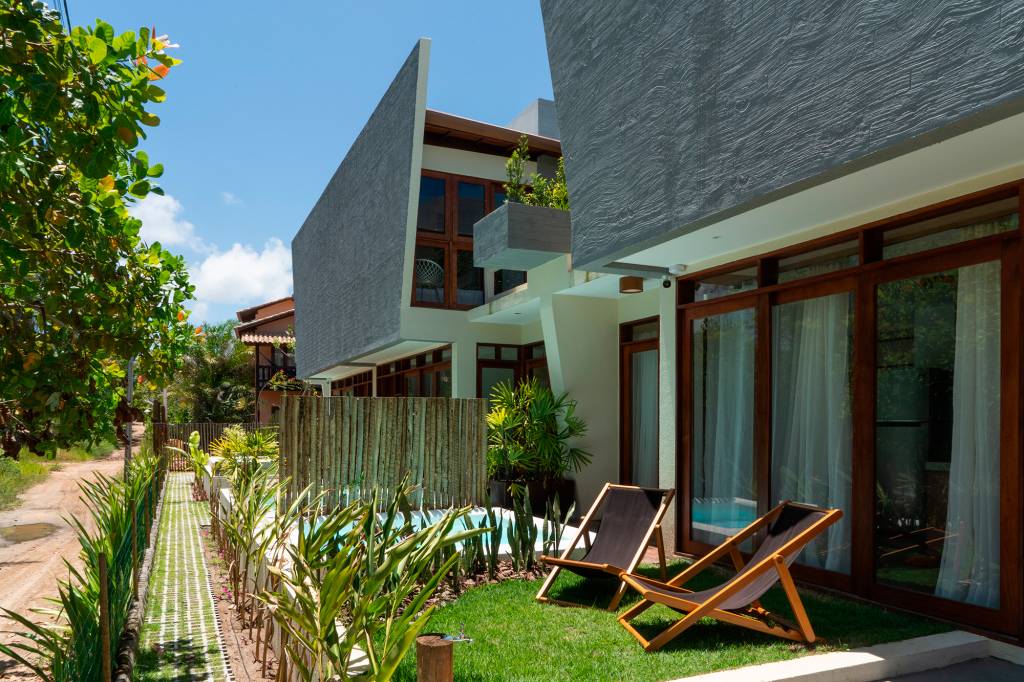 casa-sustentavel-bahia-conceito-rustico-elementos-regionais-alphaz-concept-jardim(13) Casa sustentável Bahia conceito rústico elementos regionais Alphaz Concept decoração jardim piscina poltrona