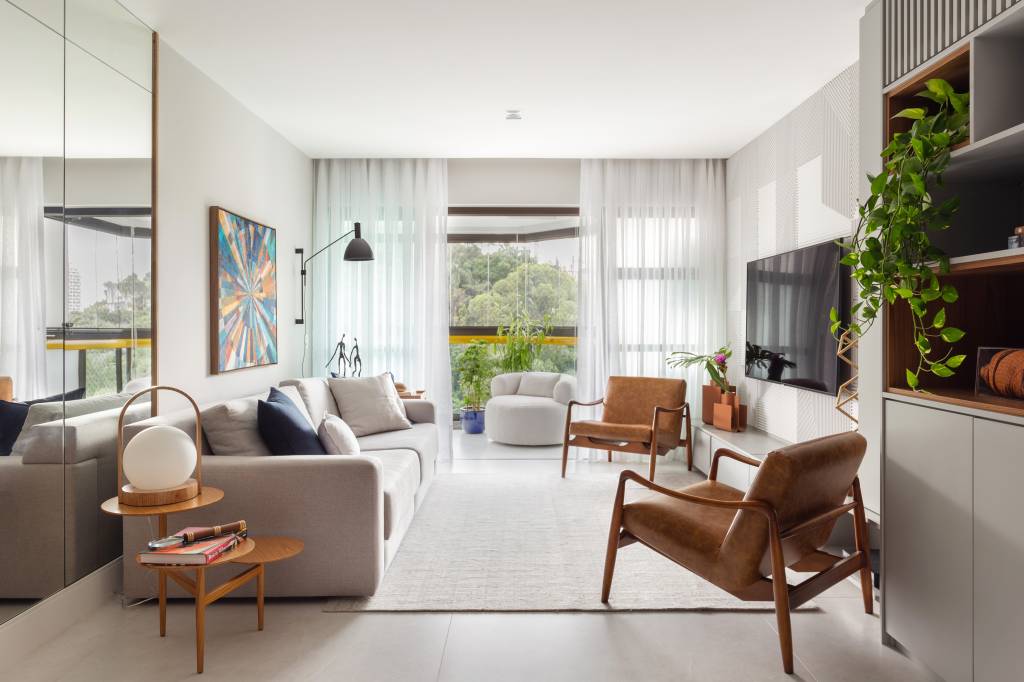 Cobertura tem estilo urbano no primeiro andar e praiano no segundo