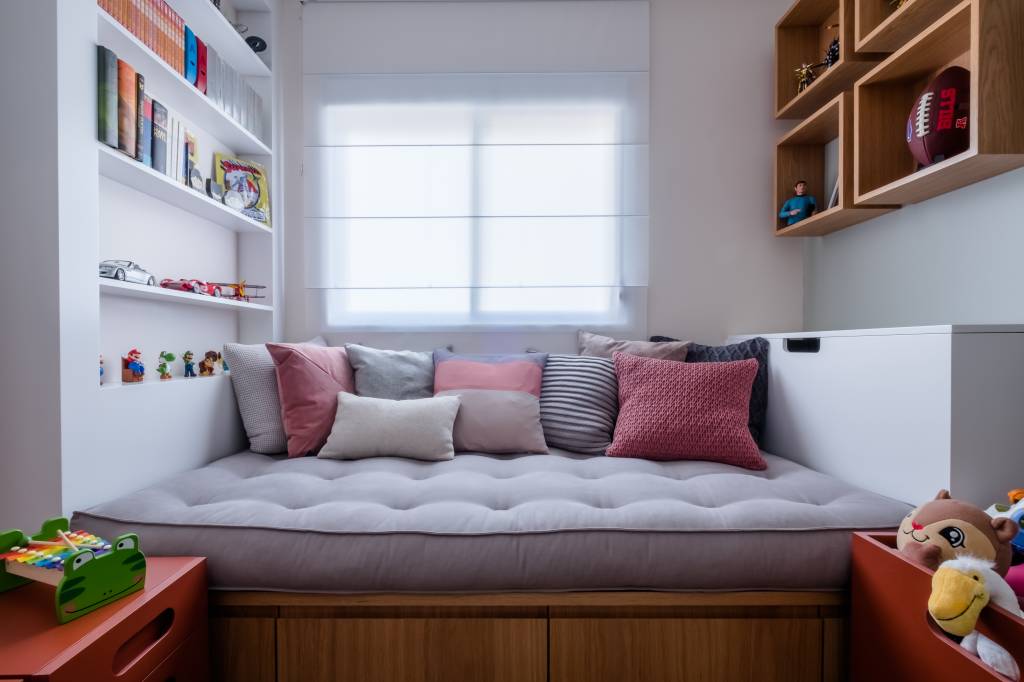 descubra-versatilidade-futon-na-decoracao-studio-tan-gram-foto-estudio-sao-paulo-10 Quarto infantil com futon cinza.