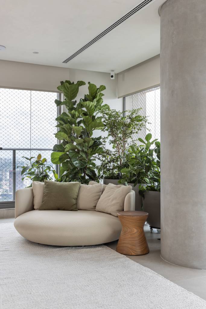 estilo-japandi-decor-ape-aconchegante-275-m2-si-saccab-credito-evelyn-muller-living (16) Estilo Japandi décor apê aconchegante 275 m² Si Saccab decoracao escandinavo neutro sala living madeira sofa canto leitura jardim