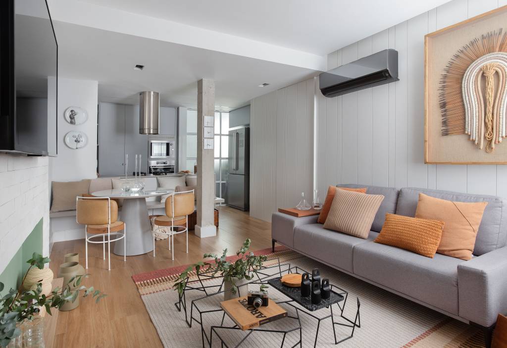 Reforma em apê de 60m² cria duas suítes e lavanderia camuflada