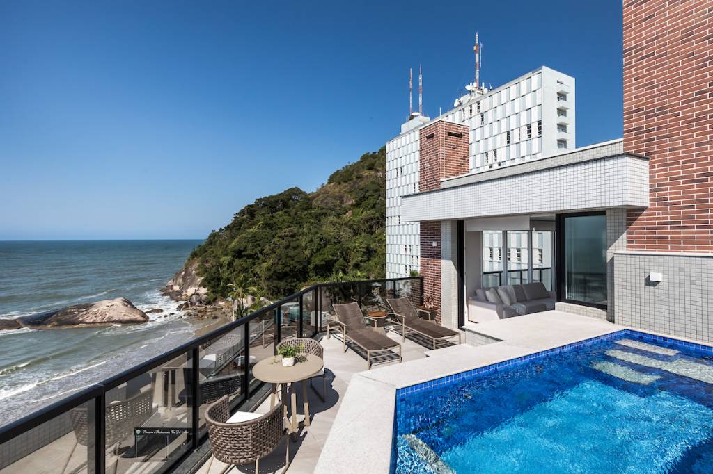 visual-clean-porcelanato-cobertura-220m-alessandra-gandolfi-07-piscina Cobertura com piscina.