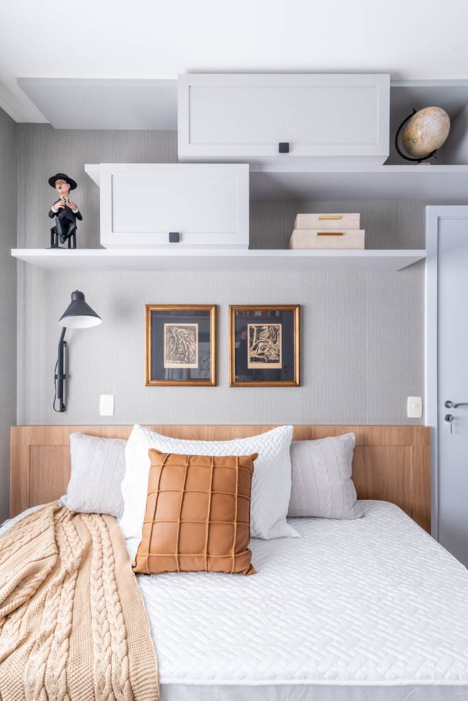 apartamento-240-m2-familia-gemeos-pronto-dois-meses-sabrina-salles-credito-julia-herman-quarto-hospedes(7) Apartamento 240 m2 família gêmeos dois meses Sabrina Salles decoração quarto hospedes escritorio cama marcenaria