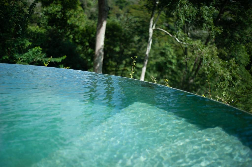 Piscina com borda infinita