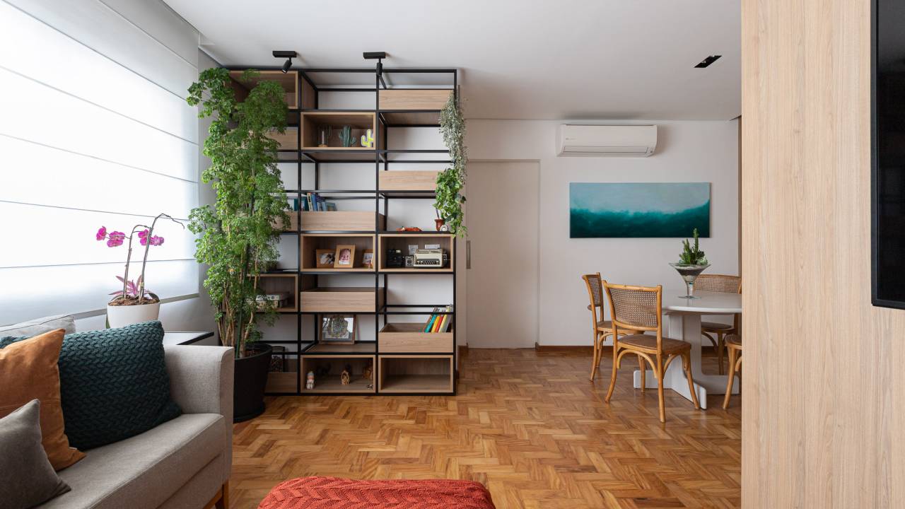 Cozinha inox marcenaria verde apartamento 95 m2 Inovando Arquitetura decoração sala estar sofa madeira quadro mesa estante jantar cadeira