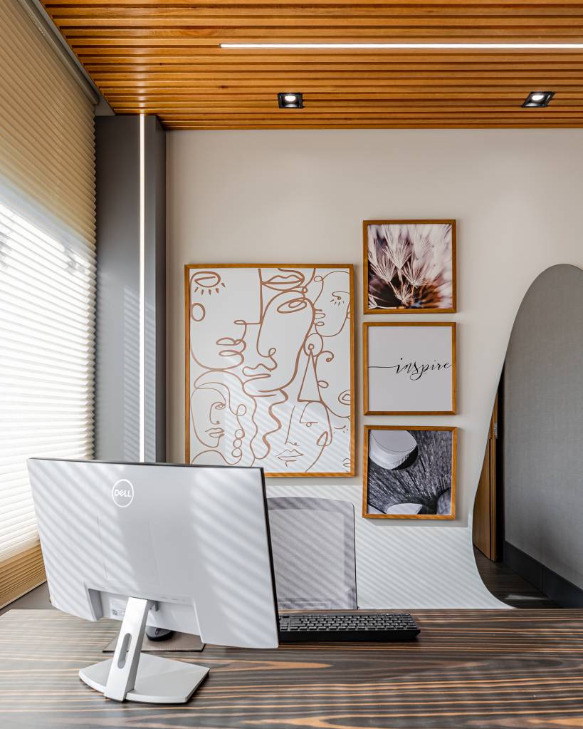 escritorio-arquitetura-sede-cara-casa-campo-acanto-arquitetura-credito-artur-pretto-living(1) Escritório arquitetura sede cara casa campo Acanto Arquitetura decoração madeira sala mesa cadeira espelho ripado quadro