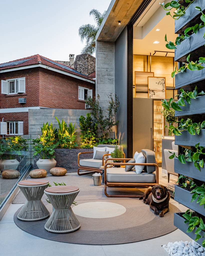 escritorio-arquitetura-sede-cara-casa-campo-acanto-arquitetura-credito-artur-pretto-varanda(5) Escritório arquitetura sede cara casa campo Acanto Arquitetura decoração madeira varanda jardim paisagismo madeira