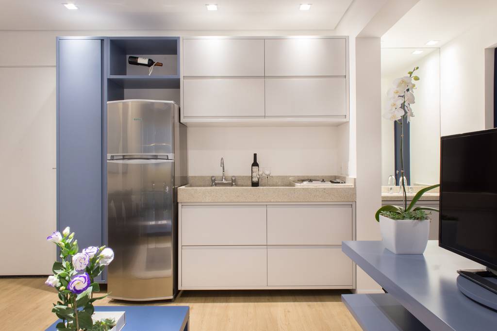tons-cinza-azul-decor-atemporal-ape-29-m2-inovando-arquitetura-credito-rafaela-paoli-cozinha(5) Cinza azul lavanderia armário apê 29 m2 Inovando Arquitetura decoração estudio sala cozinha mesa armario tv