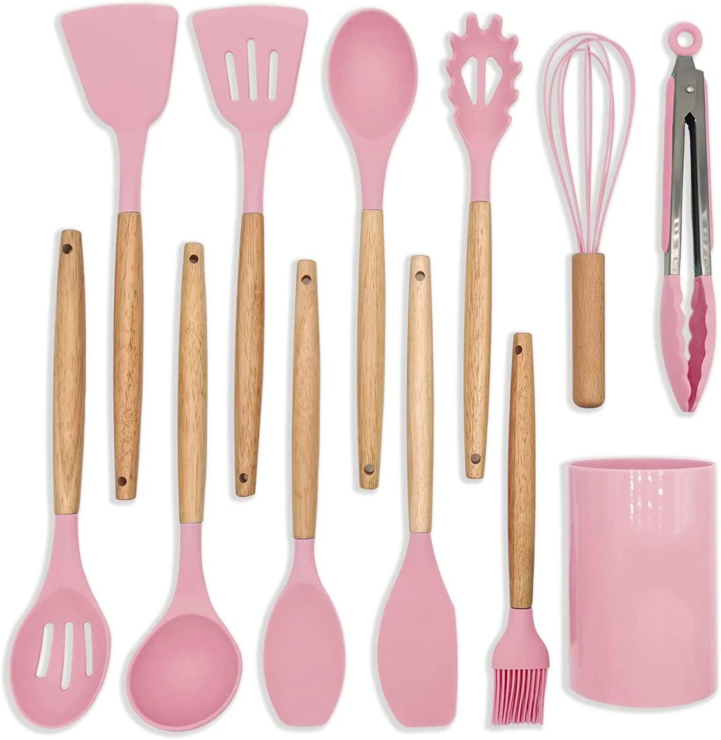 Utensílios de cozinha de silicone rosa com cabo de madeira