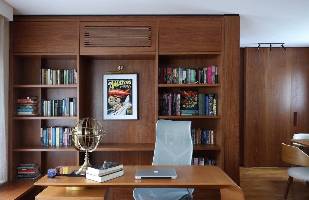 Peças retrôs e décor futurista se encontram no apartamento de 90m²