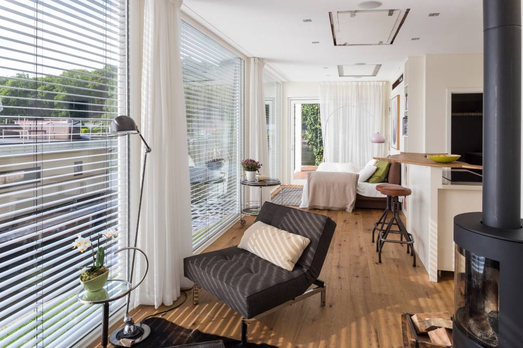 AIRBNB Bauhaus_Alloggio affacciato_Berlin_Charlottenburg_Germania2 Seelodge no rio Havel, na Alemanha.
