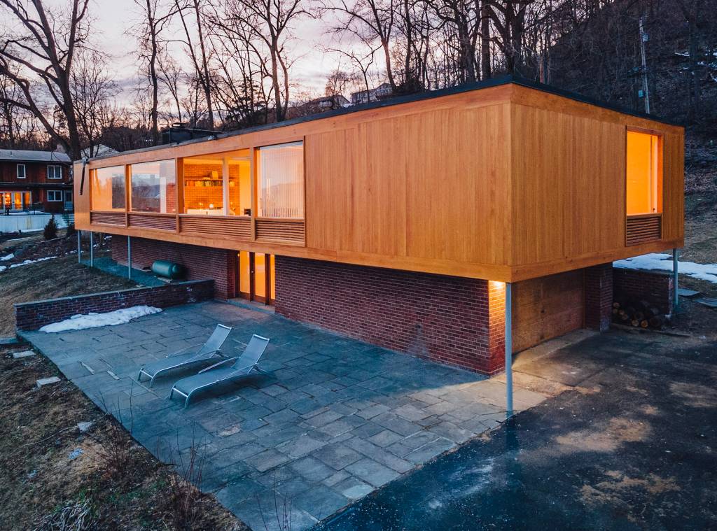 AIRBNB Bauhaus_Rifugio immerso_Newburgh_Stati_Uniti1 The Philip Johnson Wolfhouse, nos Estados Unidos.