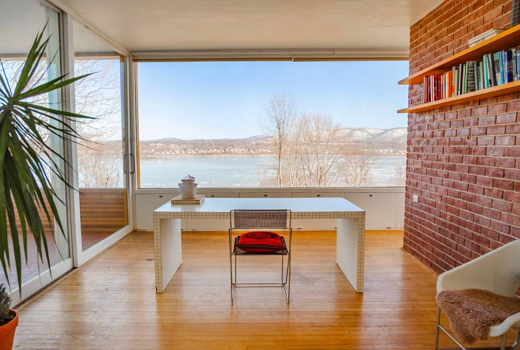 AIRBNB Bauhaus_Rifugio immerso_Newburgh_Stati_Uniti3 The Philip Johnson Wolfhouse, nos Estados Unidos.