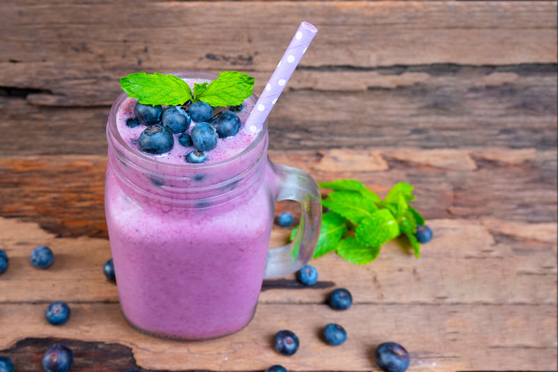 Suco de mirtilo com água de coco