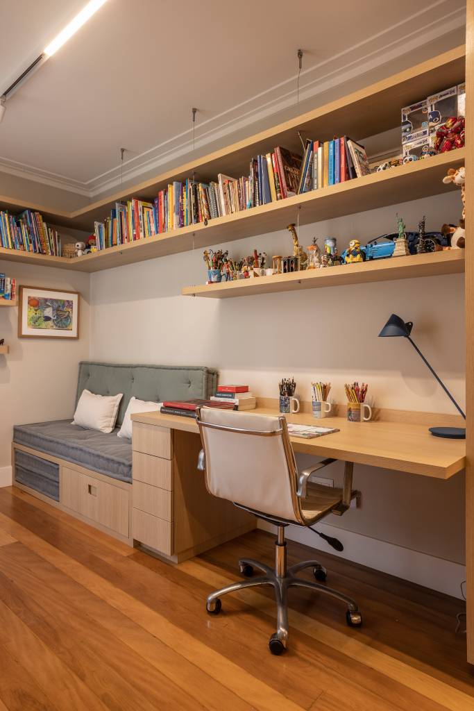 marcenaria-acomodar-biblioteca-casa-stal-arquitetura-17 Projeto de Stal Arquitetura. Na foto, quarto com home office.