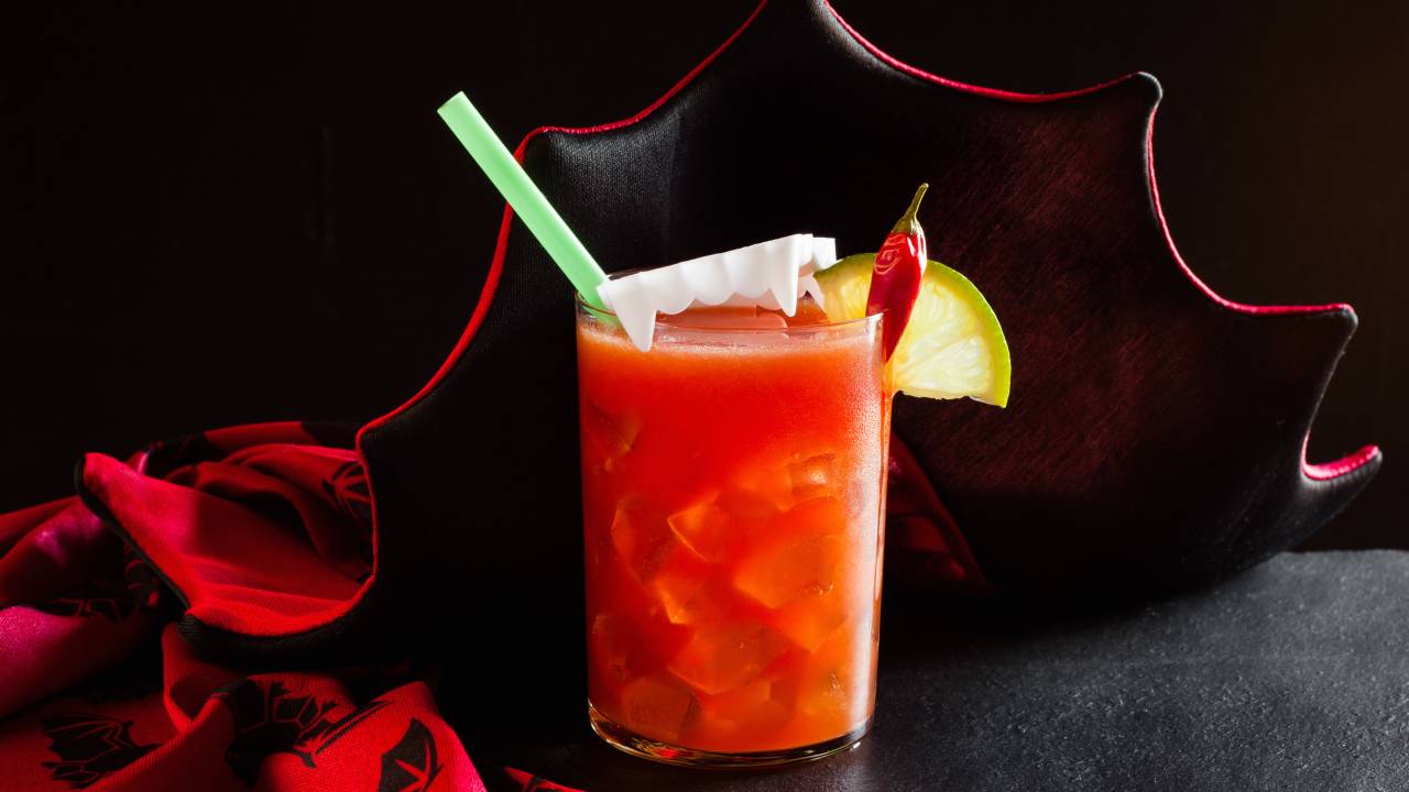 Halloween: aprenda a fazer o drink do Drácula