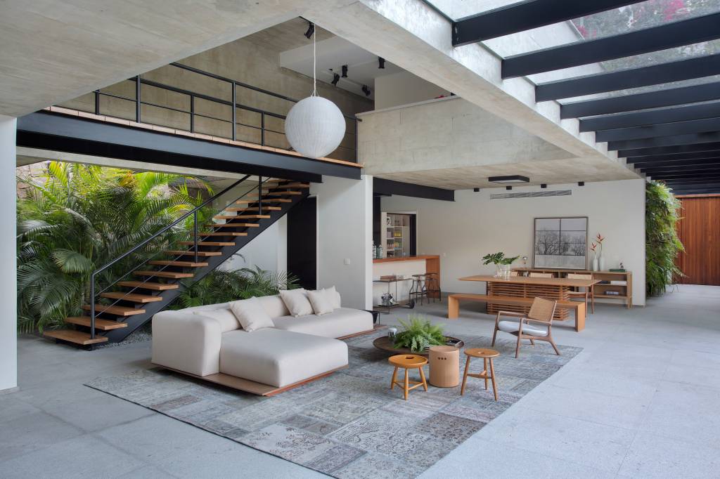 A varanda desta residência de 511 m² fica dentro de casa!