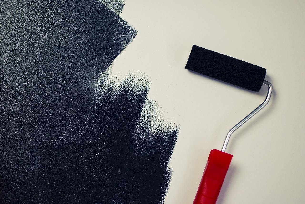 Aprenda a pintar as paredes da casa em 6 passos