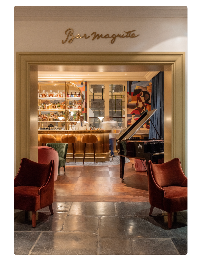 bar–bruxelas-decor-inspirado-rene-magritte (4) Bar em Bruxelas tem décor inspirado na obra de René Magritte